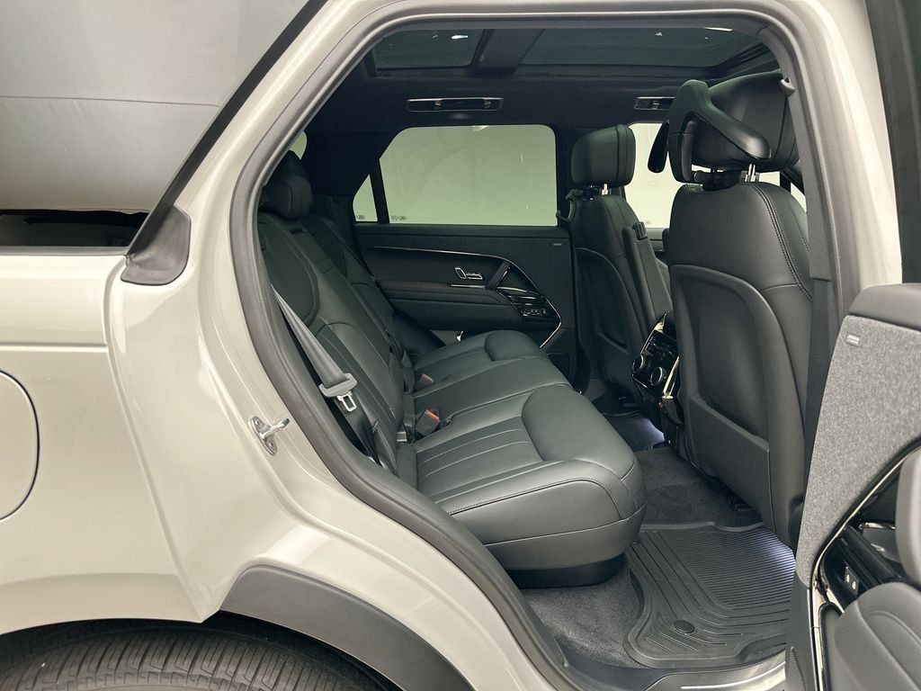 New 2026 Borasco Grey Metallic Land Rover Dynamic SE image 7