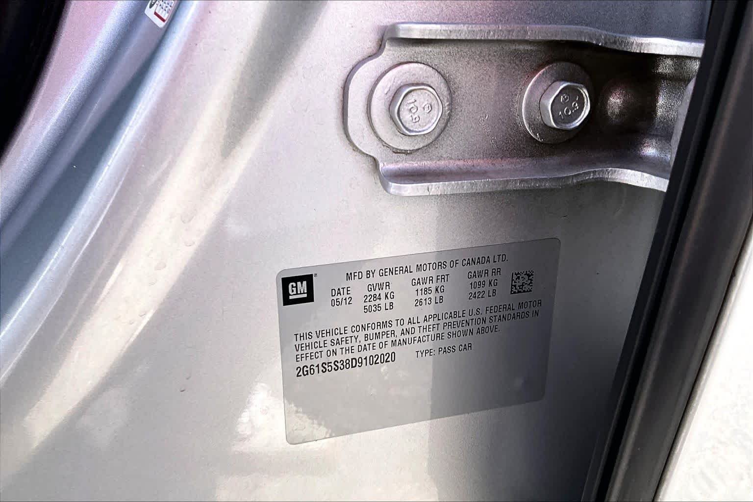 Used 2013 Radiant Silver Metallic Cadillac Premium image 29