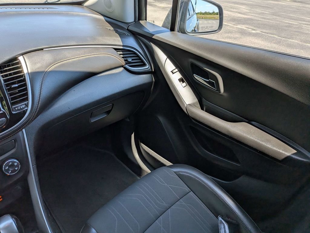 Used 2022 Black Chevrolet LT image 17