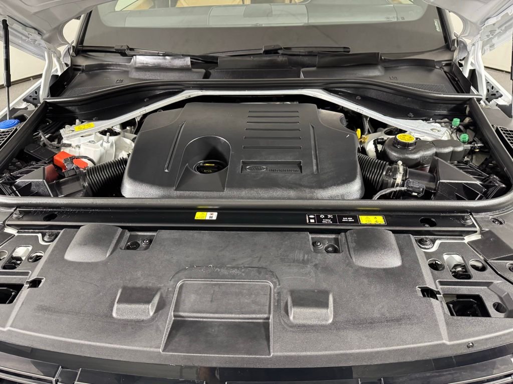 Used 2024 Fuji White Land Rover SE image 33