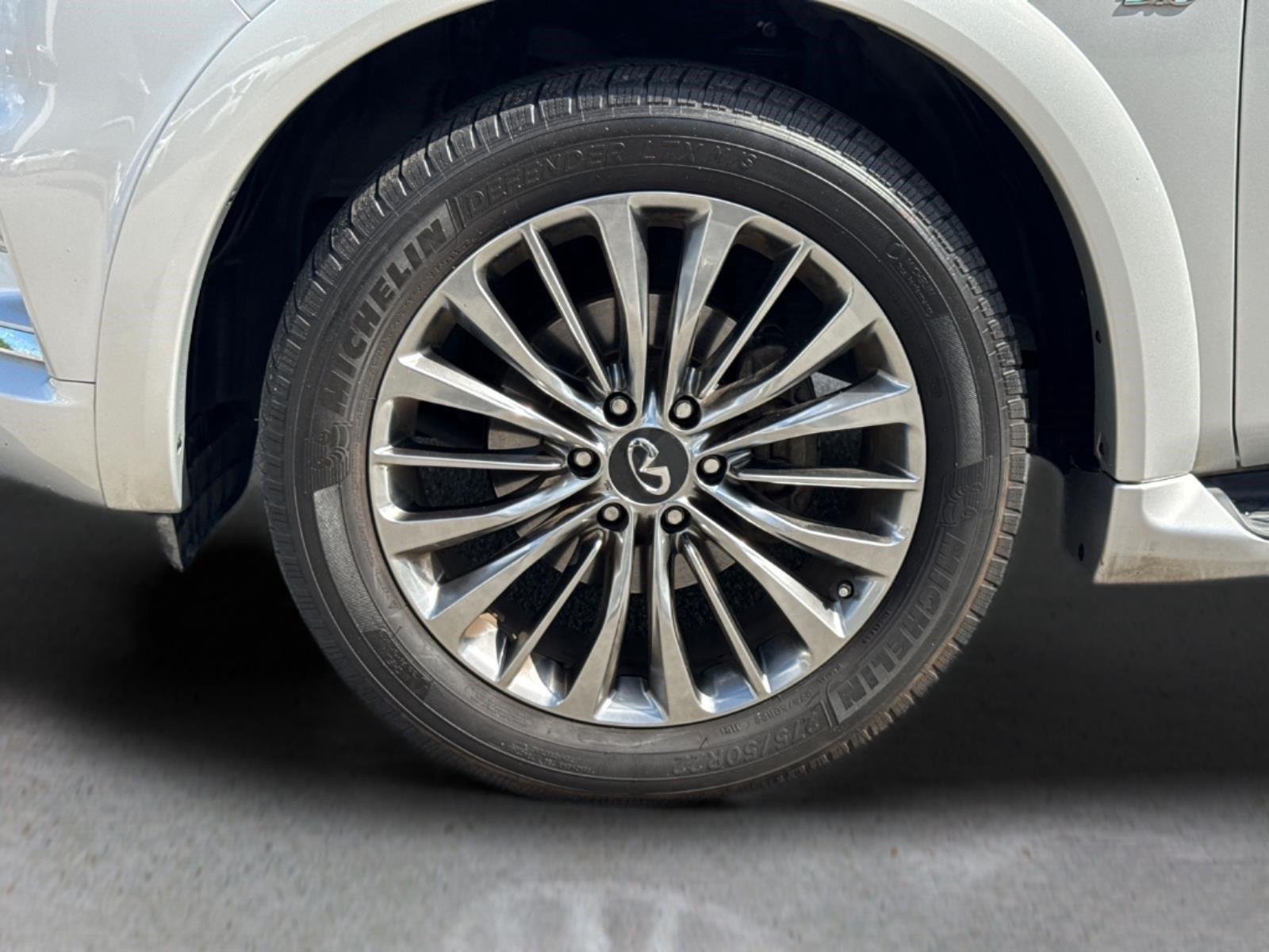 Used 2019  INFINITI  image 9