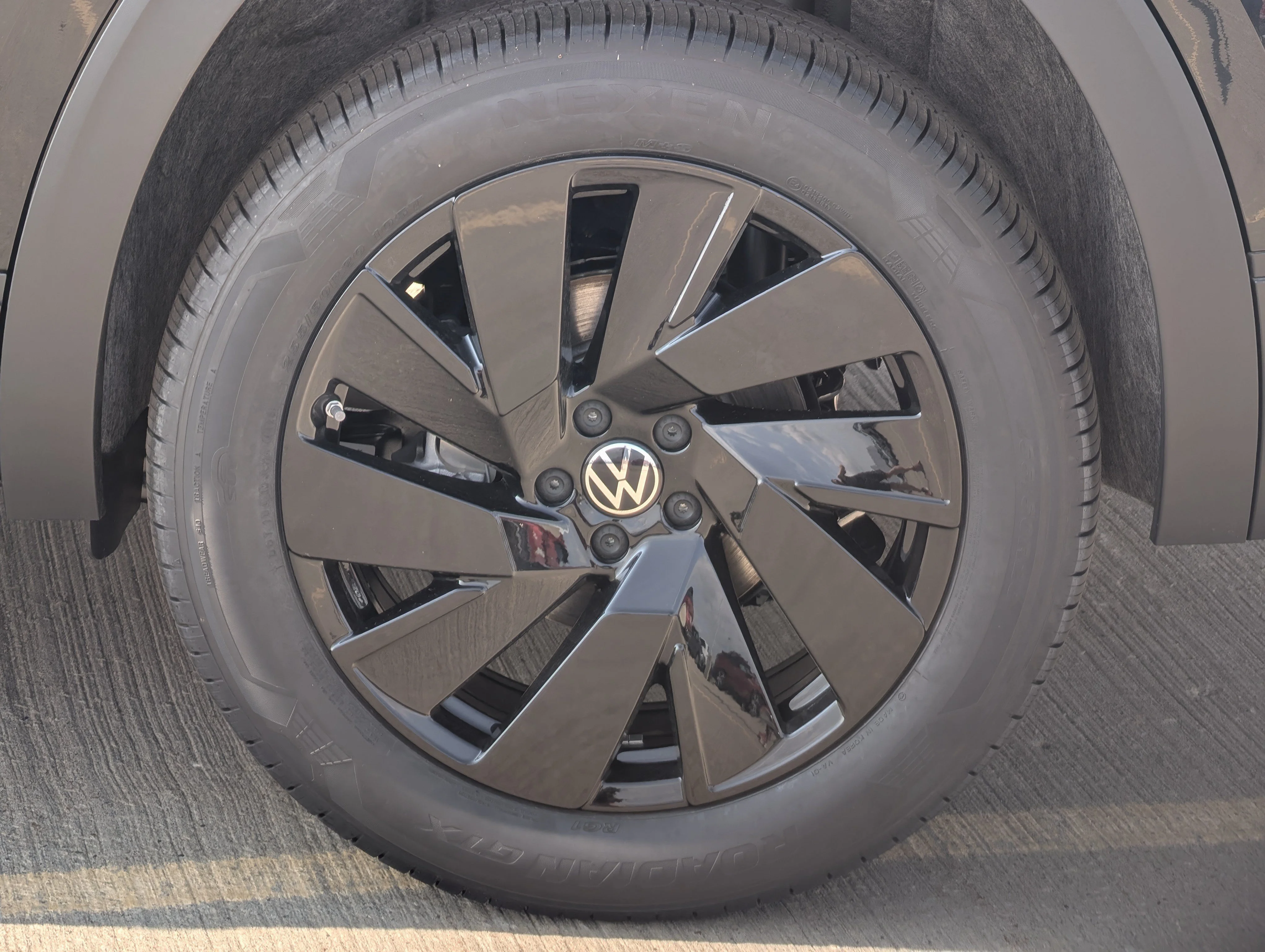 New 2026 Deep Black Pearl Volkswagen 2.0T SE w/Technology image 3