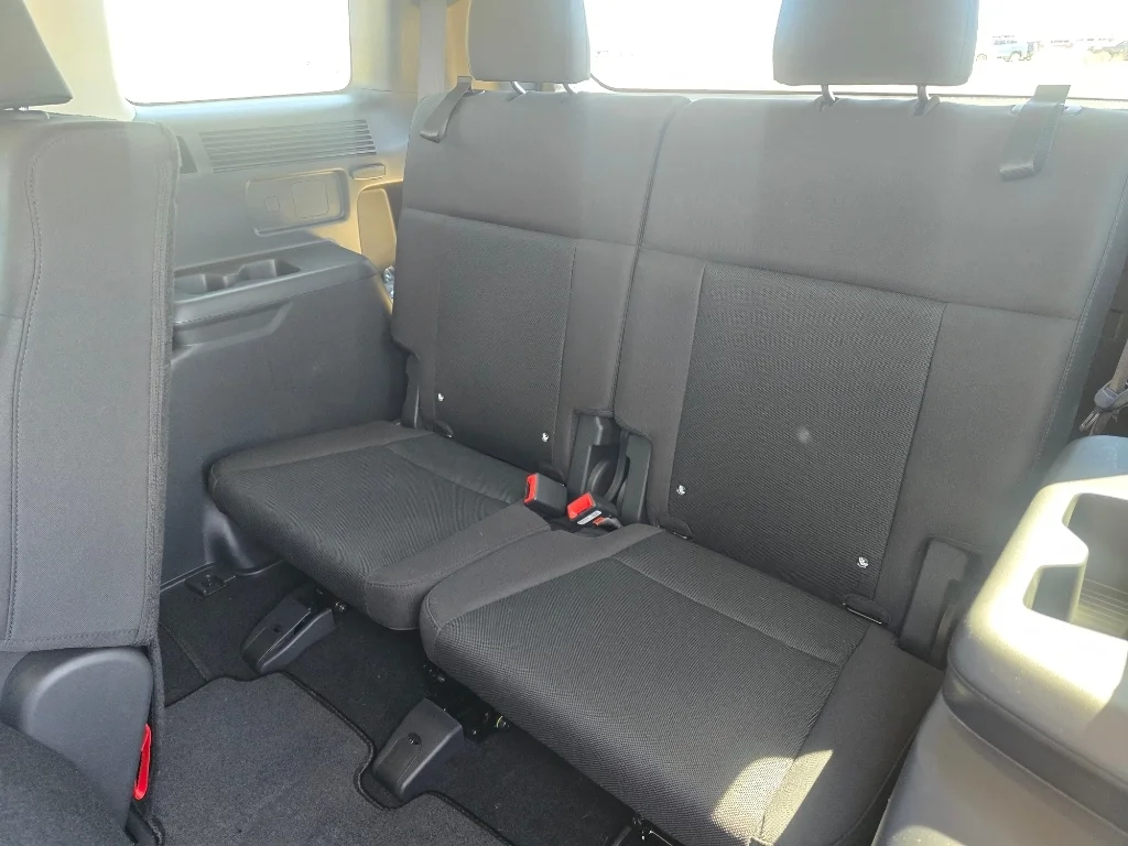 Used 2026 Shimmering Silver Hyundai SE image 16