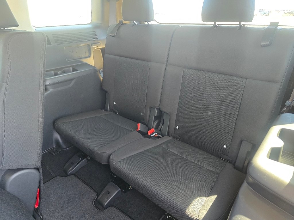 Used 2026 Shimmering Silver Hyundai SE image 17