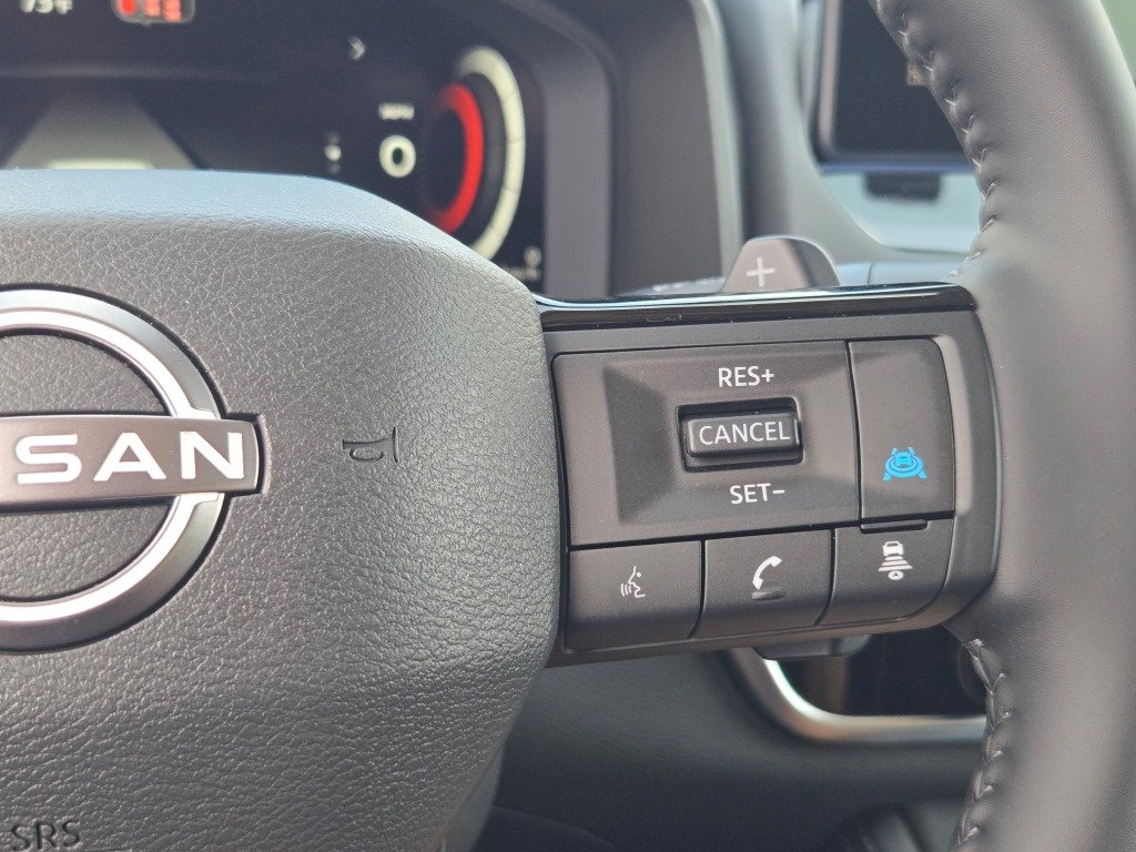 New 2026 Boulder Gray Pearl / Super Black Two-tone Nissan Platinum image 38