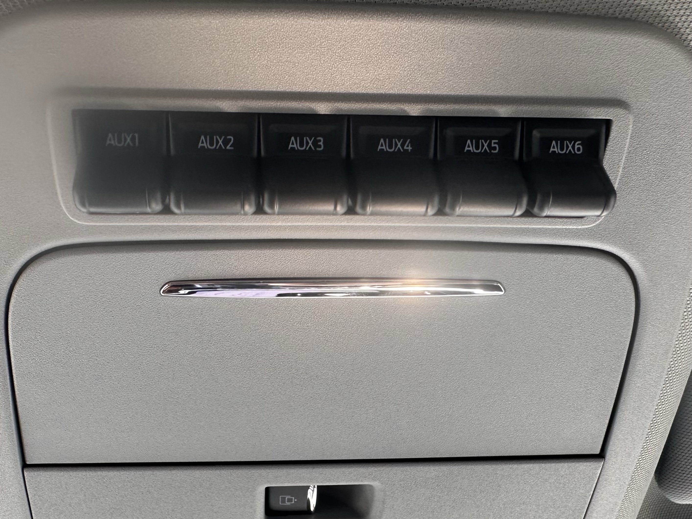 Used 2026 Agate Black Metallic Ford LARIAT image 32