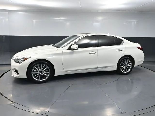 Certified Used 2024 White INFINITI LUXE image 7