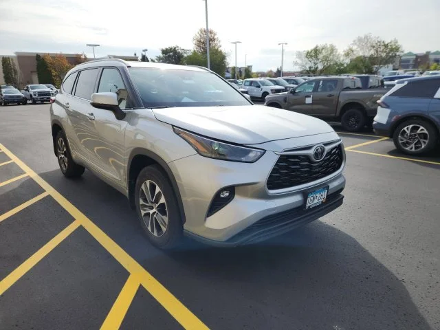 Certified Used 2022 Silver Toyota XLE image 1