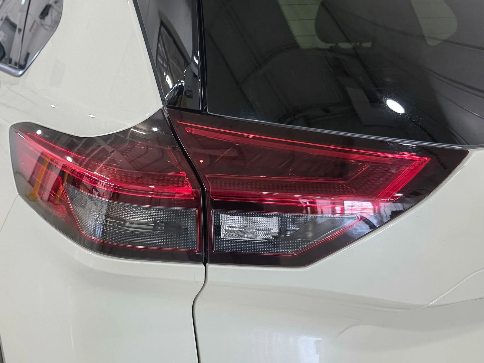 Used 2023 White Nissan SL image 15