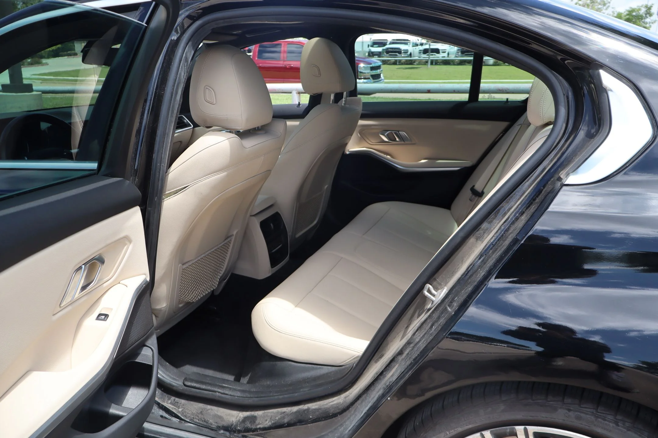 Used 2021 Black BMW 330i image 26