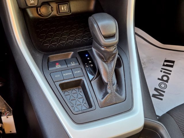 2019 Toyota RAV4 LE - Photo 23