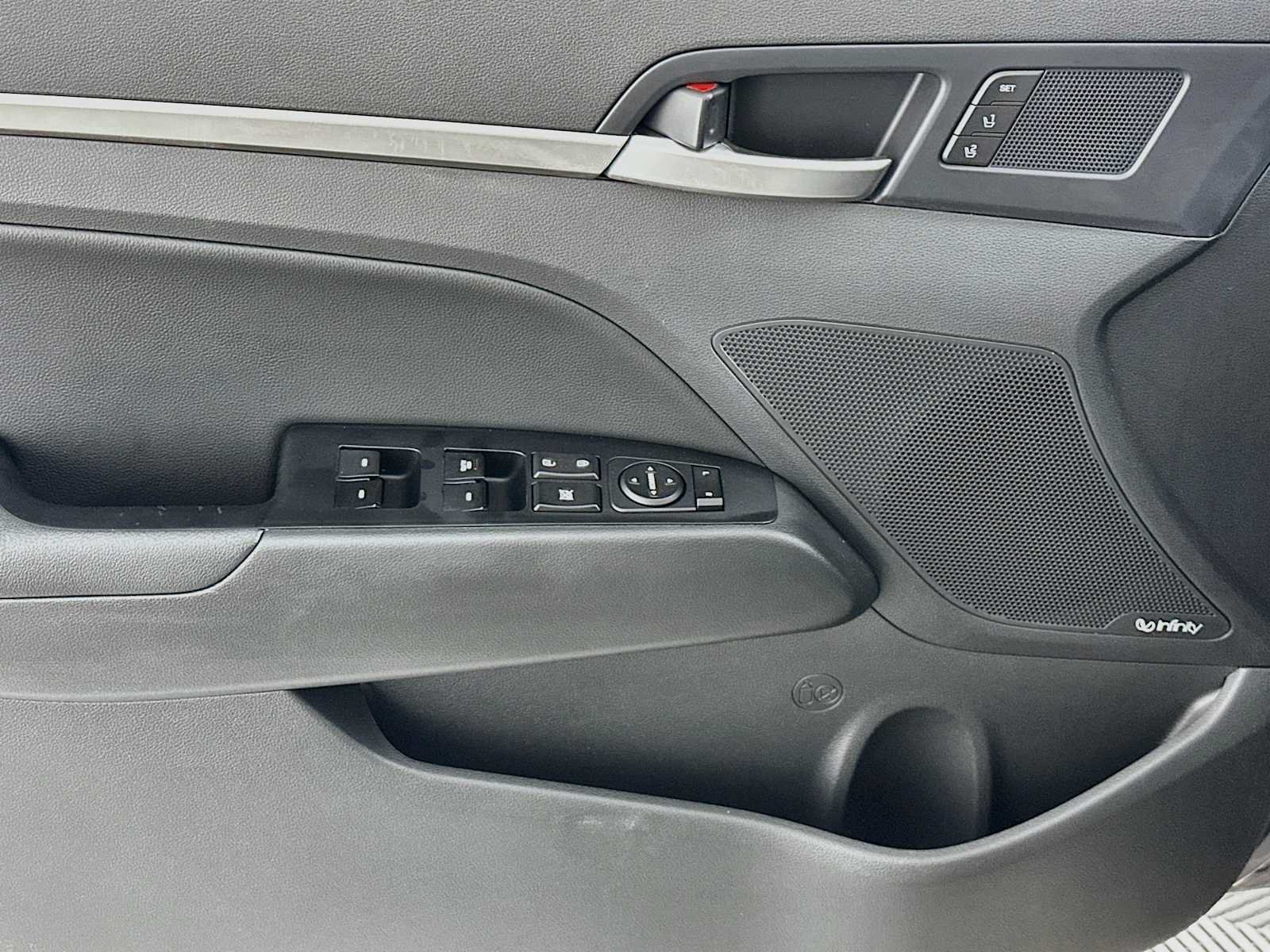 Used 2020 Fluid Metal Hyundai Limited image 17