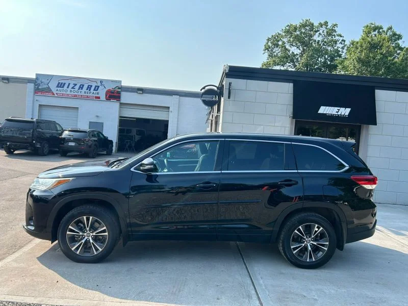 Used 2018 Black Toyota LE Sport Utility 4D image 4
