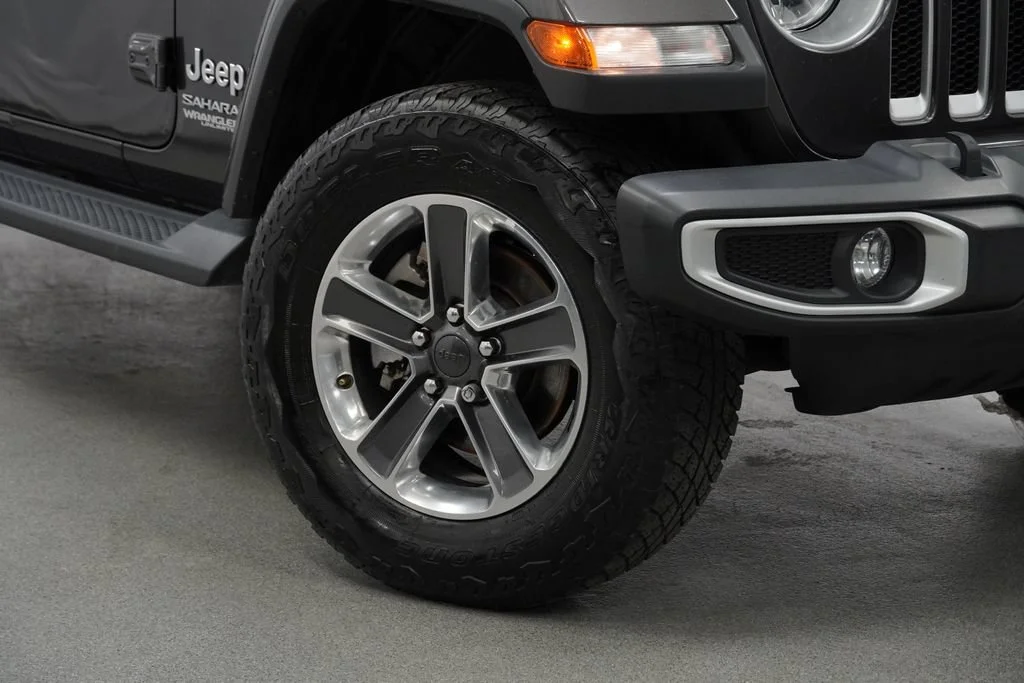 Used 2020 Gray Jeep Sahara 4x4 image 10