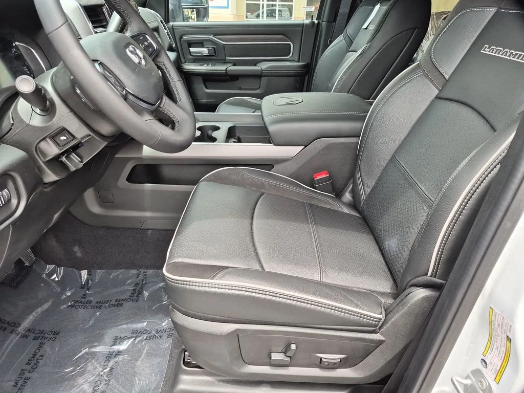 New 2026 Bright White Clear-Coat Exterior Paint RAM Laramie image 11