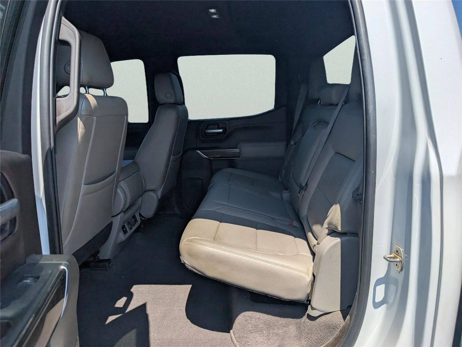 Used 2022 Iridescent Pearl Tricoat Chevrolet RST image 26
