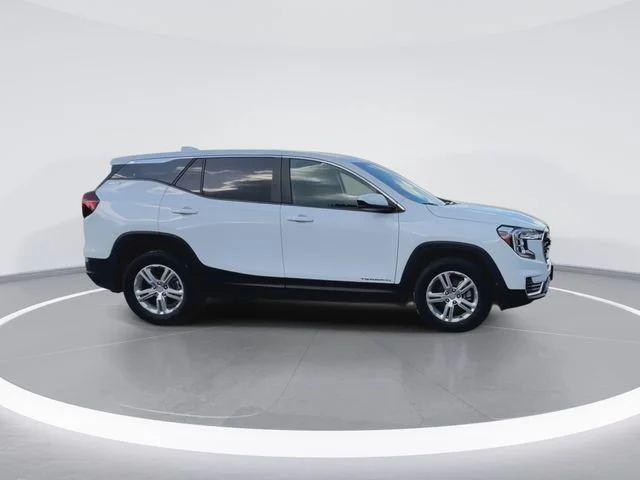 Used 2024 White GMC SLE image 13