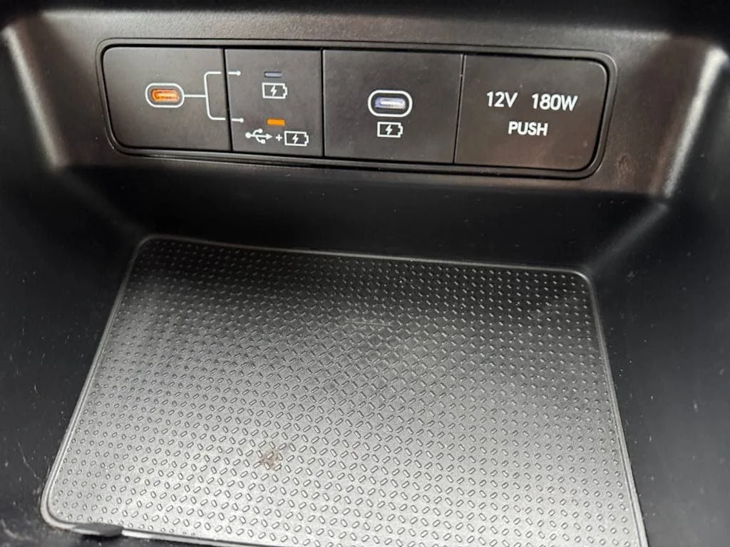 Used 2025 Silver Hyundai SE image 11