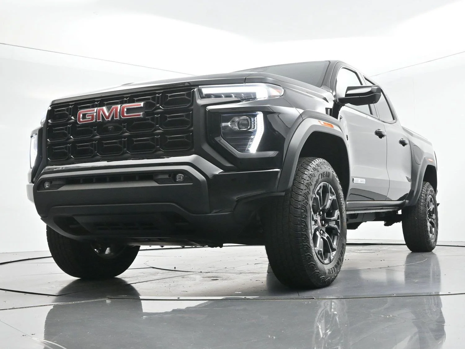Used 2025 Onyx Black GMC Elevation image 44