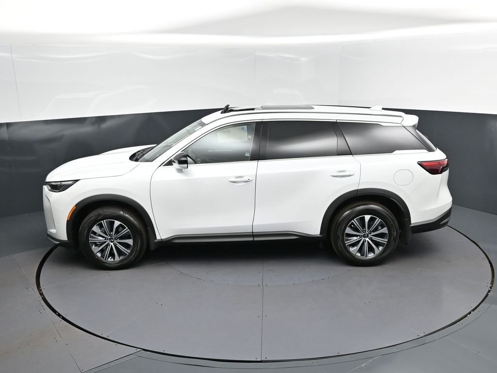 Certified Used 2026 White INFINITI PURE image 33