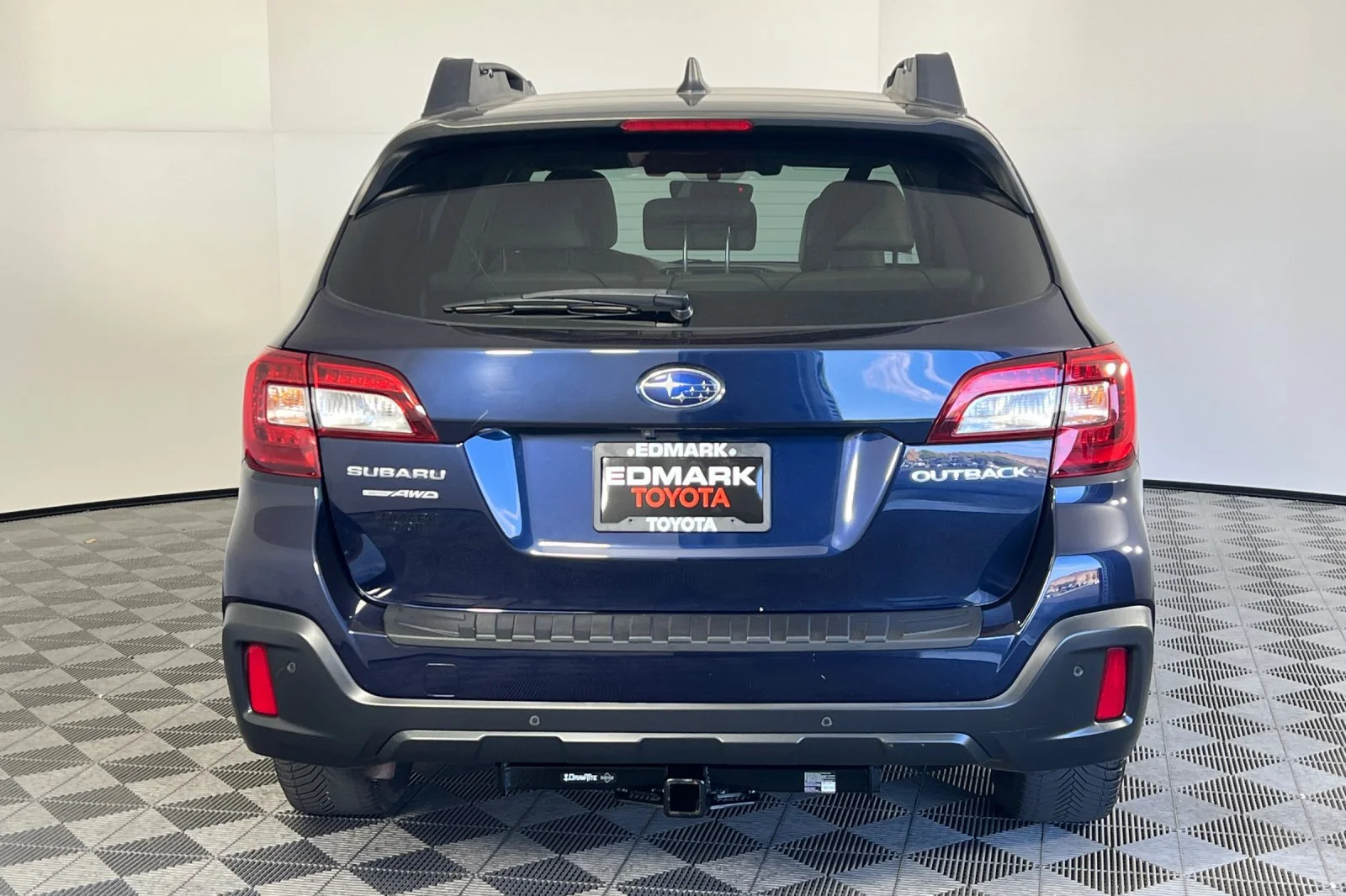 Used 2018 Dark Blue Pearl Subaru Limited image 4