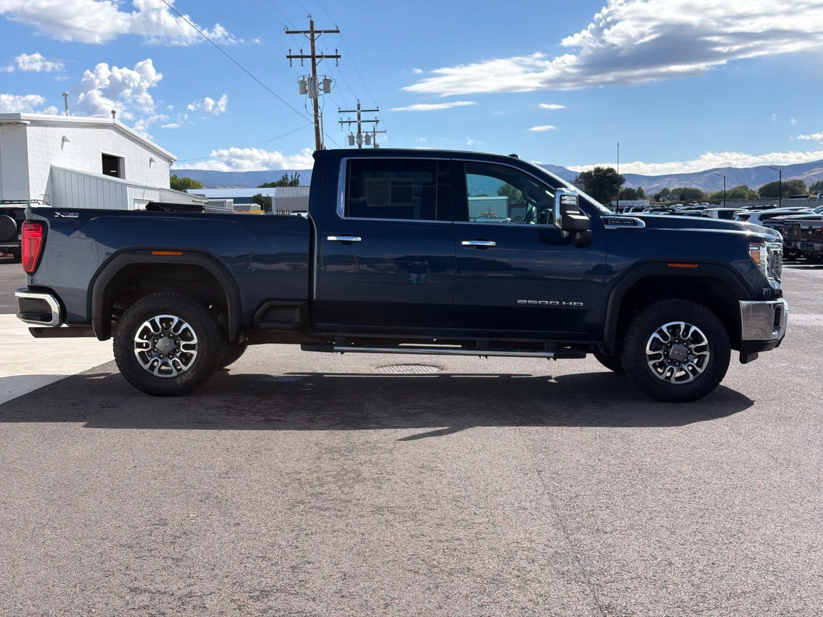Used 2022 PACIFIC BLUE METALLIC GMC SLT image 9