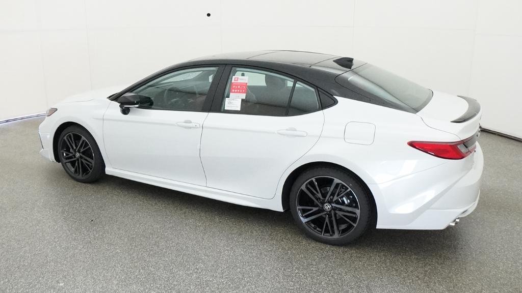 New 2026 Wind Chill Pearl with Midnight Black Metallic roof Toyota XSE image 5