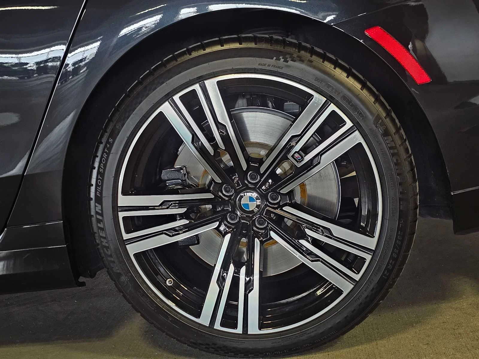 Used 2025 Black Sapphire Metallic BMW 760i xDrive image 8