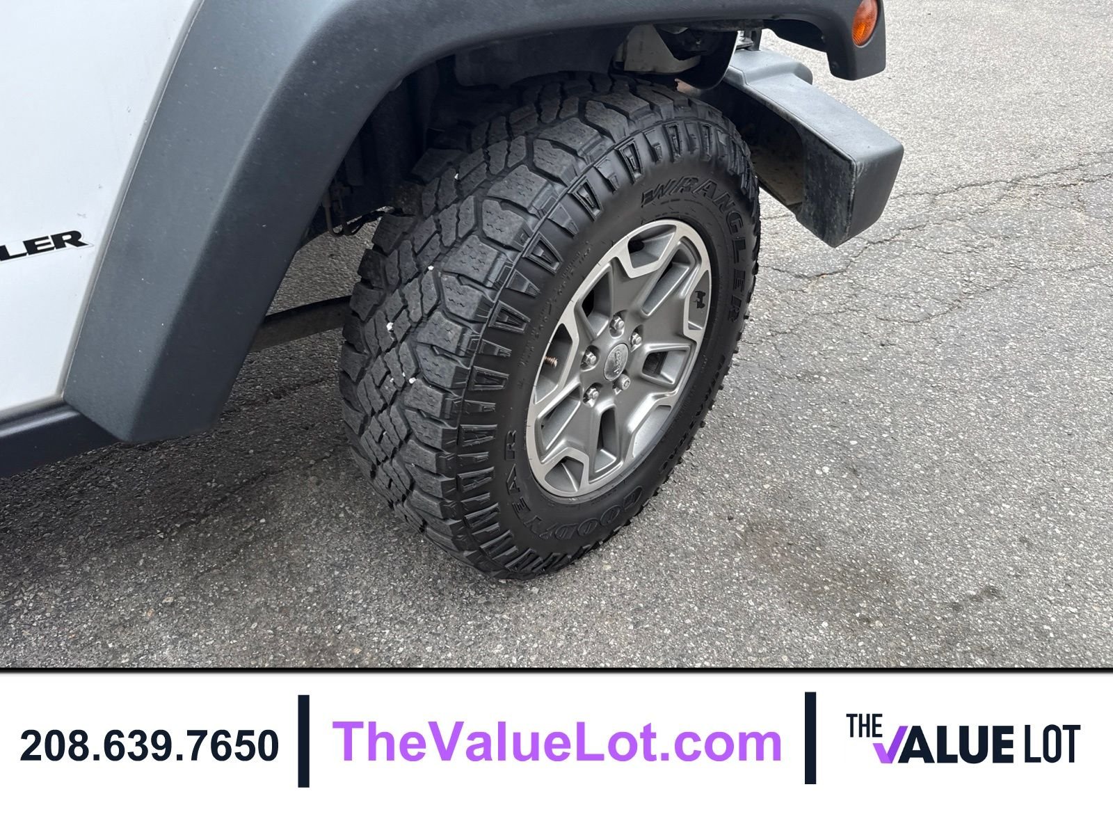 Used 2015 White Jeep Rubicon image 11