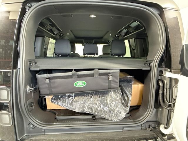 New 2026 Fuji White Land Rover X-Dynamic SE image 28