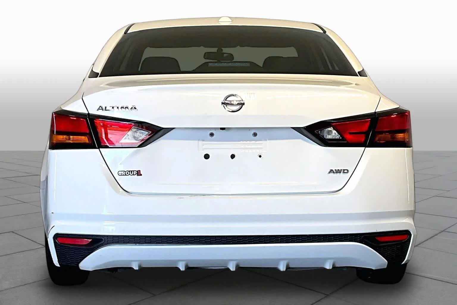 Used 2020 Glacier White Nissan 2.5 S image 5