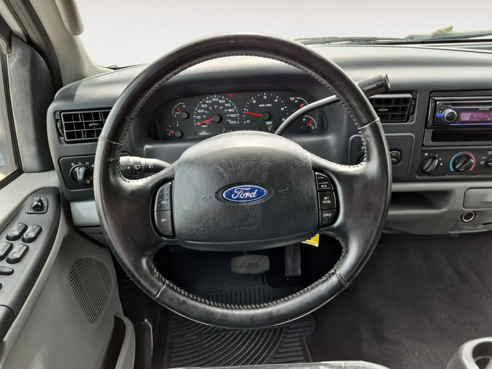 Used 2004 White Ford XL image 13