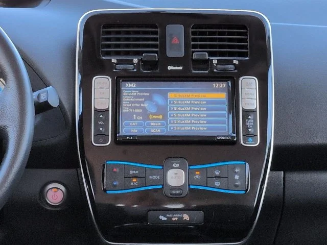 Used 2015 Glacier White Nissan SV image 17