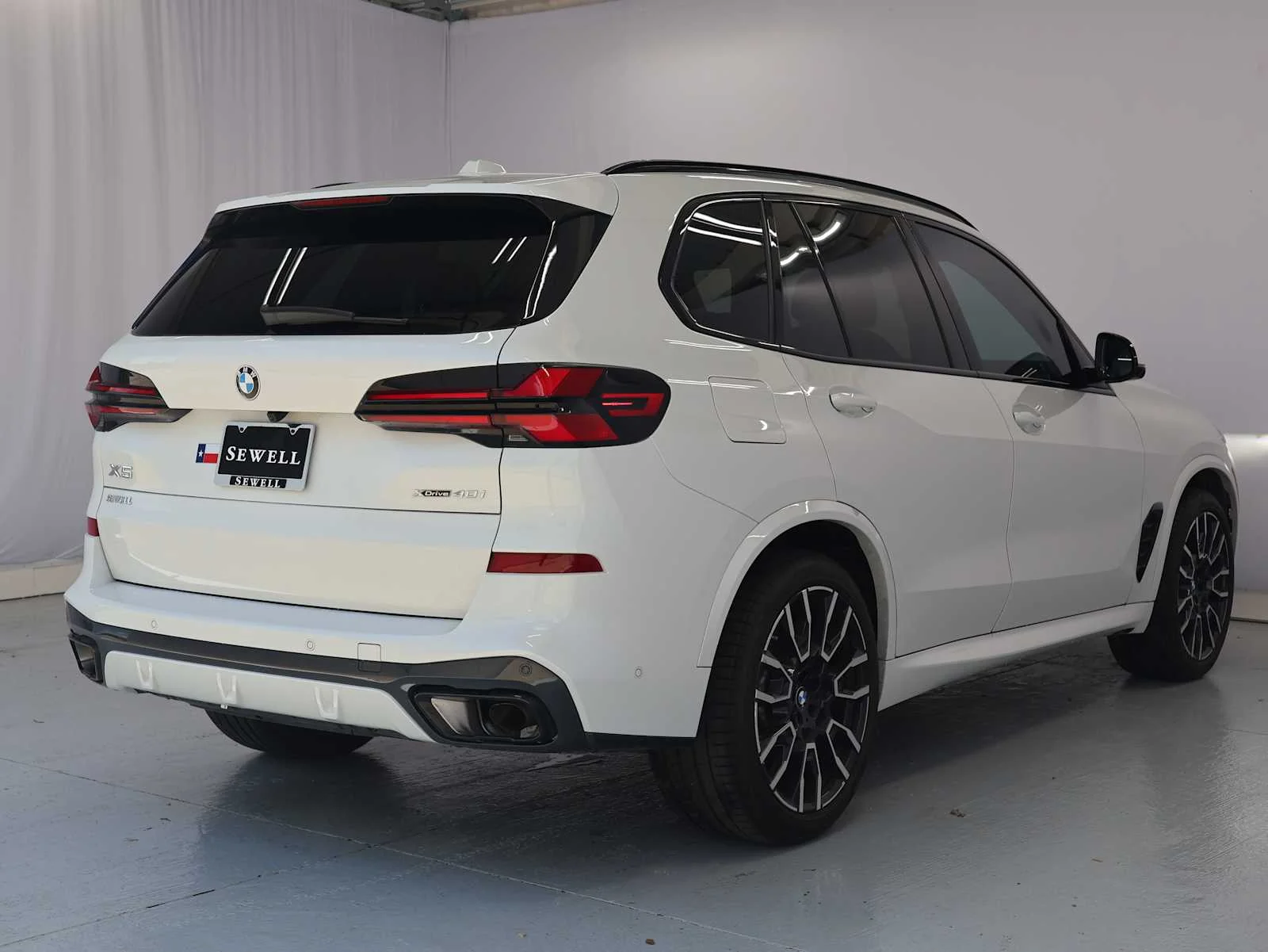 Certified Used 2026 Mineral White Metallic BMW xDrive40i image 9