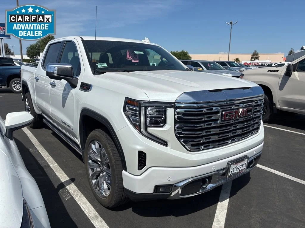2023 GMC Sierra 4WD Crew Cab Short Box Denali's photo
