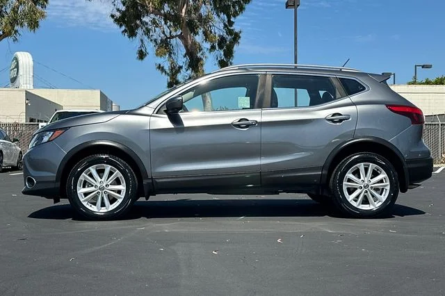 Used 2019 Gun Metallic Nissan SV image 7