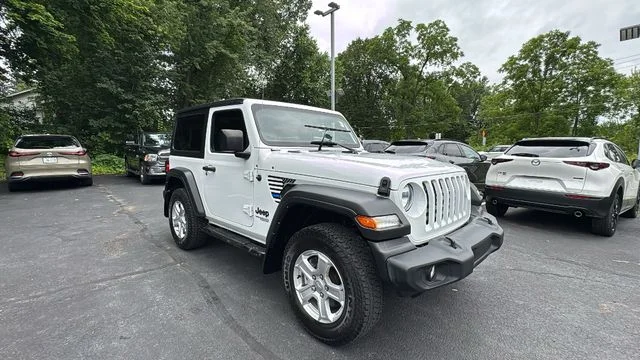 Used 2021 White/off-white Jeep Sport S image 3