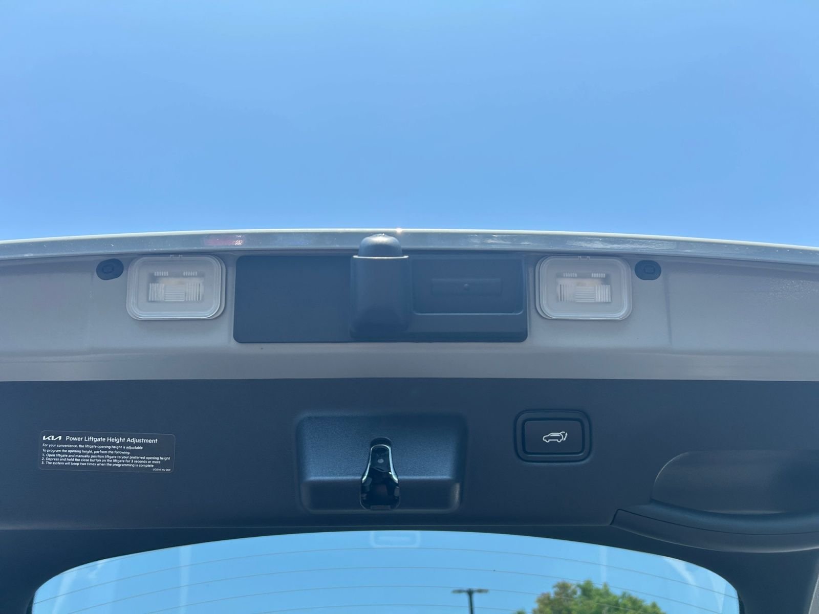 New 2026 Wolf Gray Kia WIND image 17