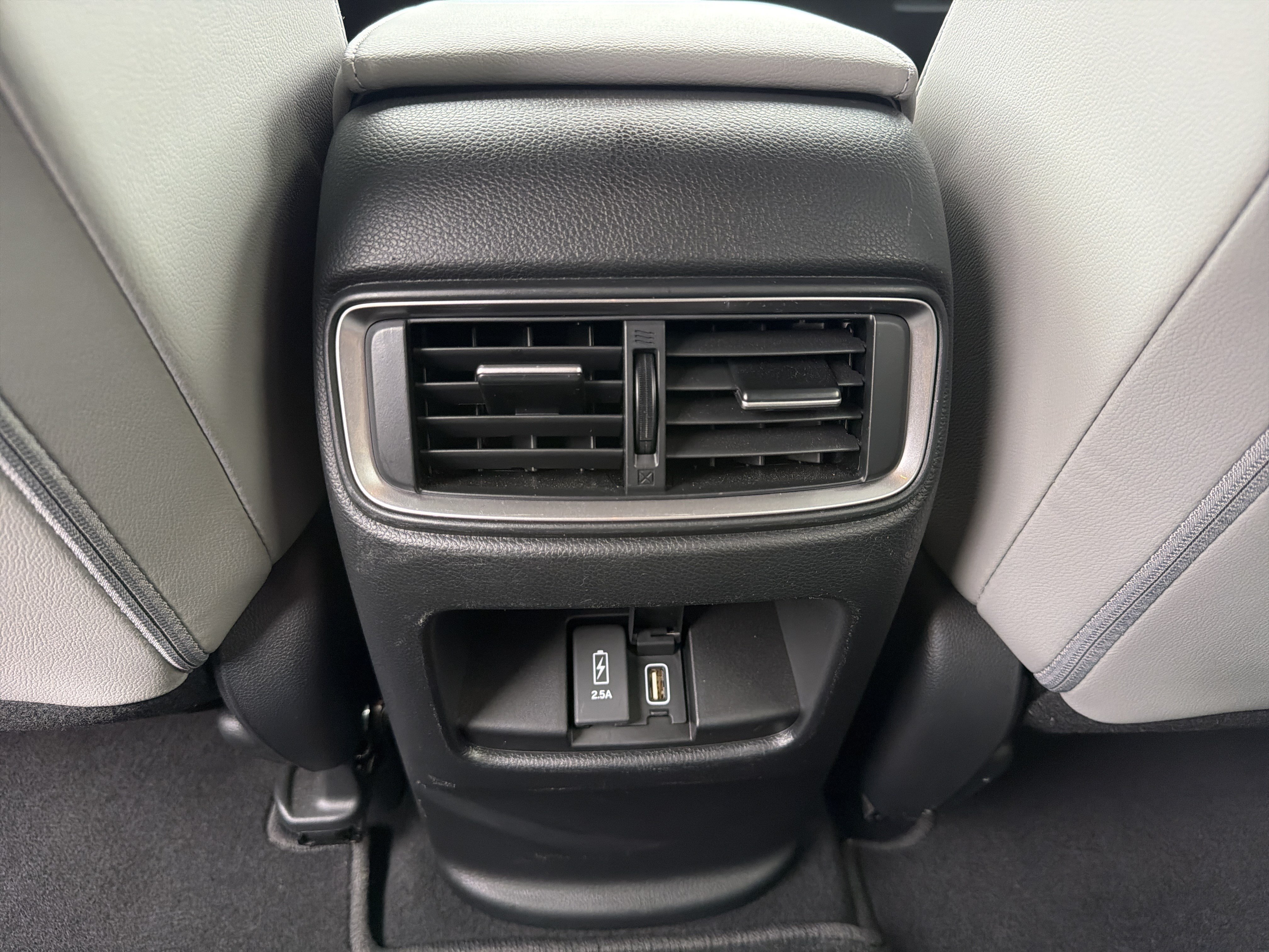 Used 2018 Gunmetal Metallic Honda Touring image 4