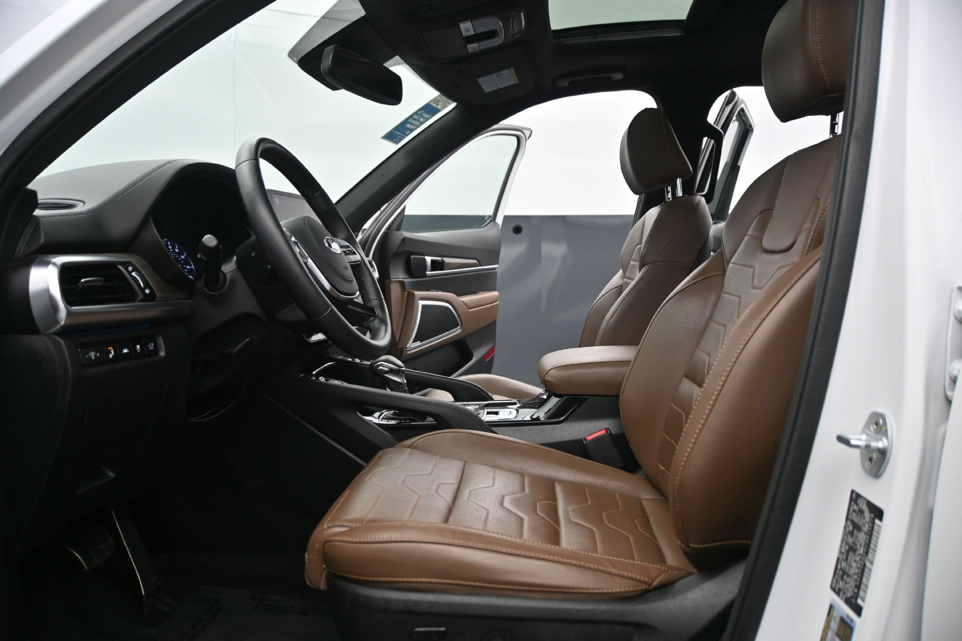 Used 2020 Snow White Pearl Kia SX AWD image 22