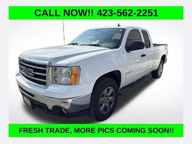 Used 2013 White GMC SLE image 1