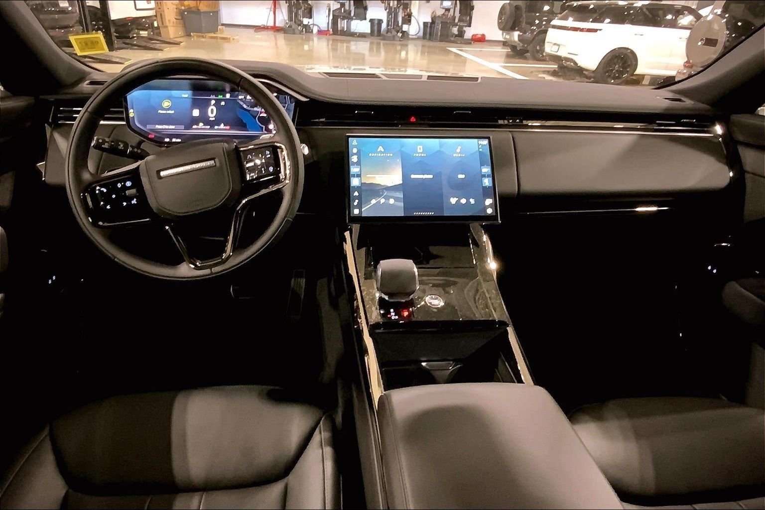 New 2026 Borasco Grey LAND ROVER Dynamic SE image 5
