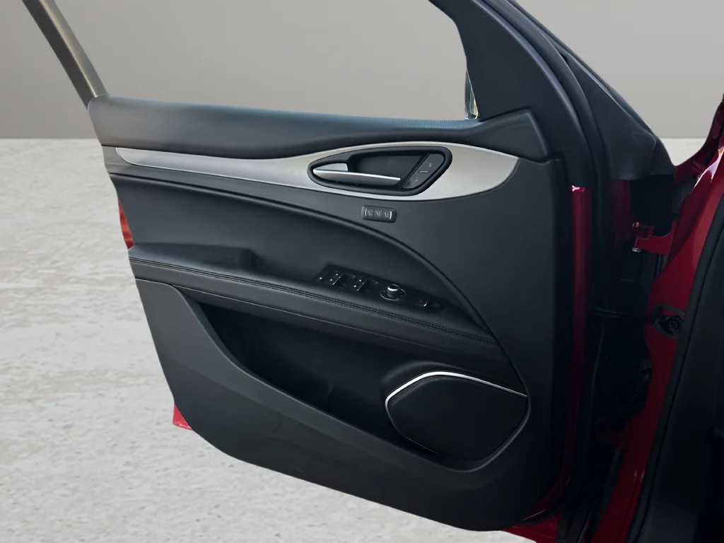 Used 2023 Red Alfa Romeo Veloce image 15