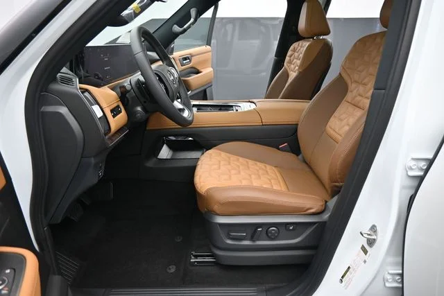New 2026 Everest White TriCoat Nissan Platinum Reserve image 32