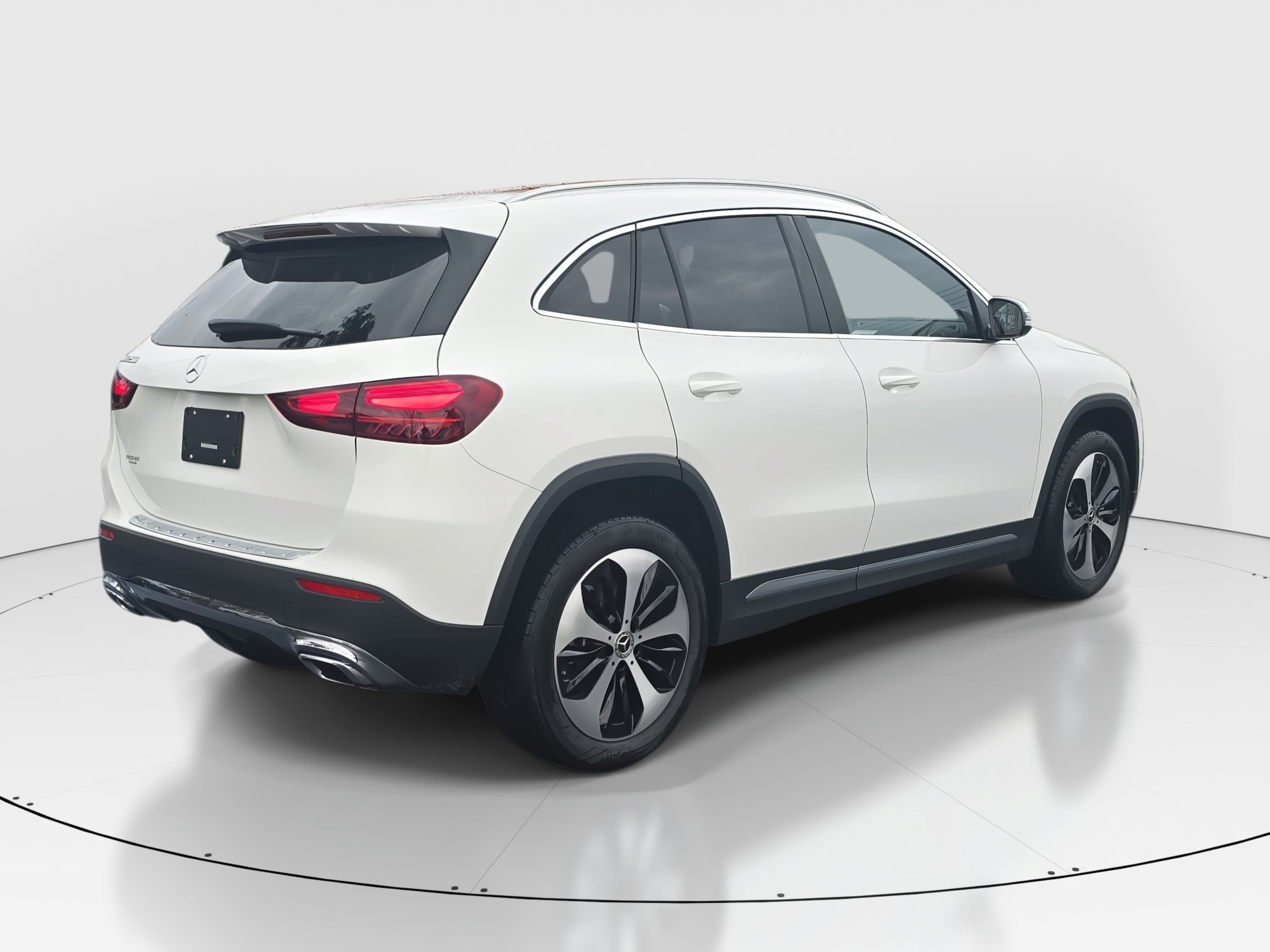 New 2026 Polar White Mercedes-Benz GLA250 image 5