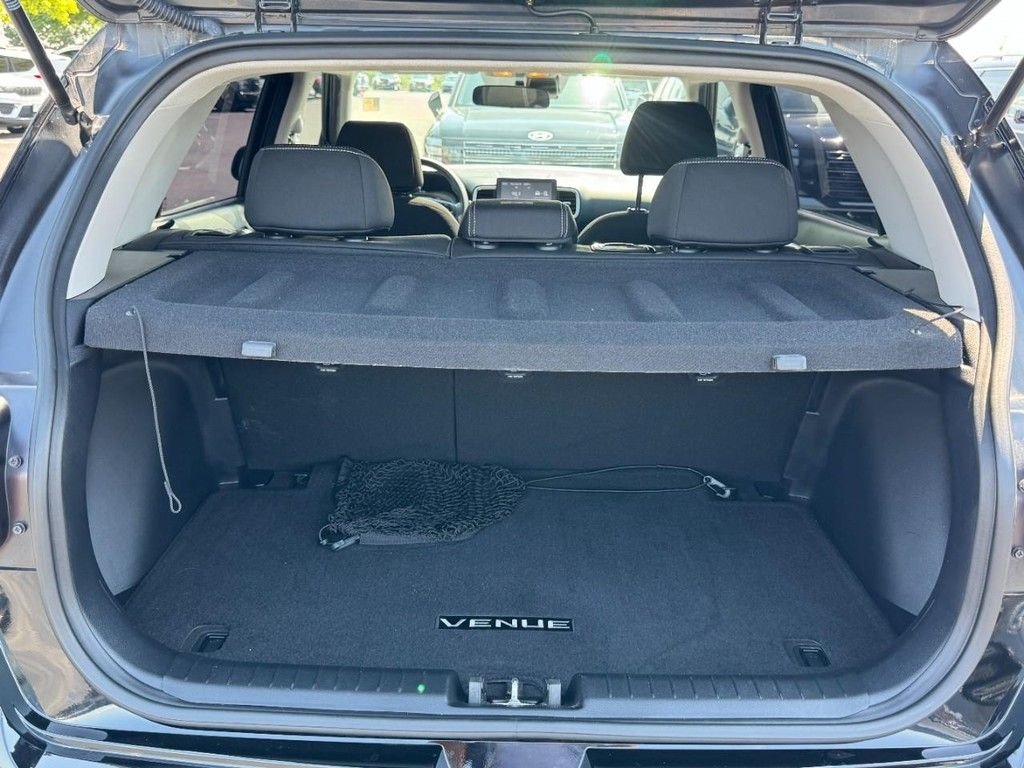 2025 Hyundai Venue SEL - Photo 6