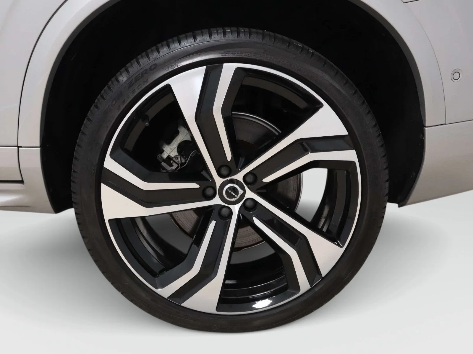 Used 2024 Silver Volvo Ultimate Bright Theme image 10
