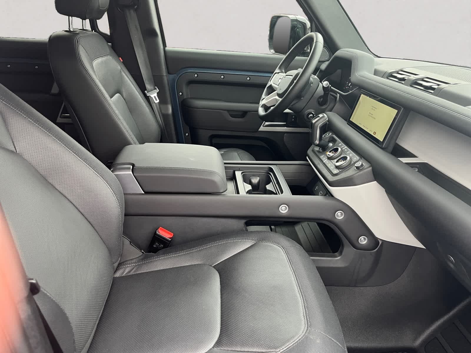 Used 2024 Tasman Blue Metallic Land Rover X-Dynamic SE image 15