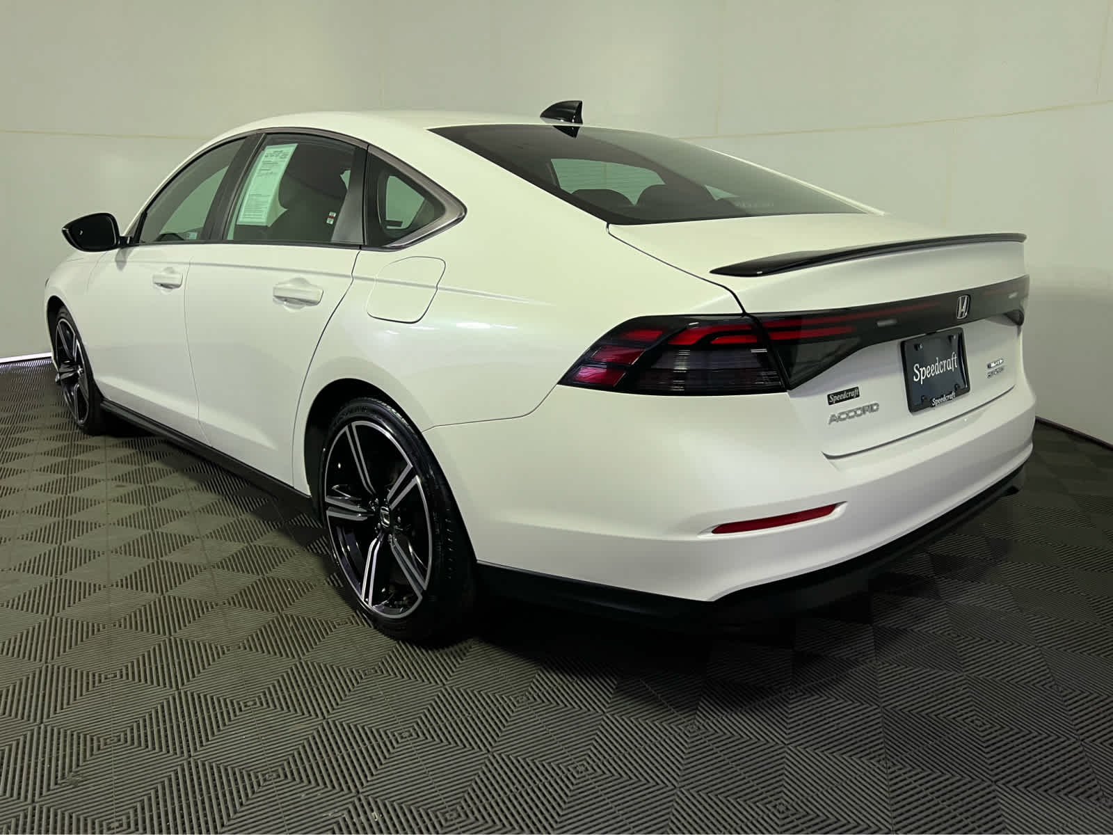 Used 2025 Platinum White Pearl Honda Sport image 5