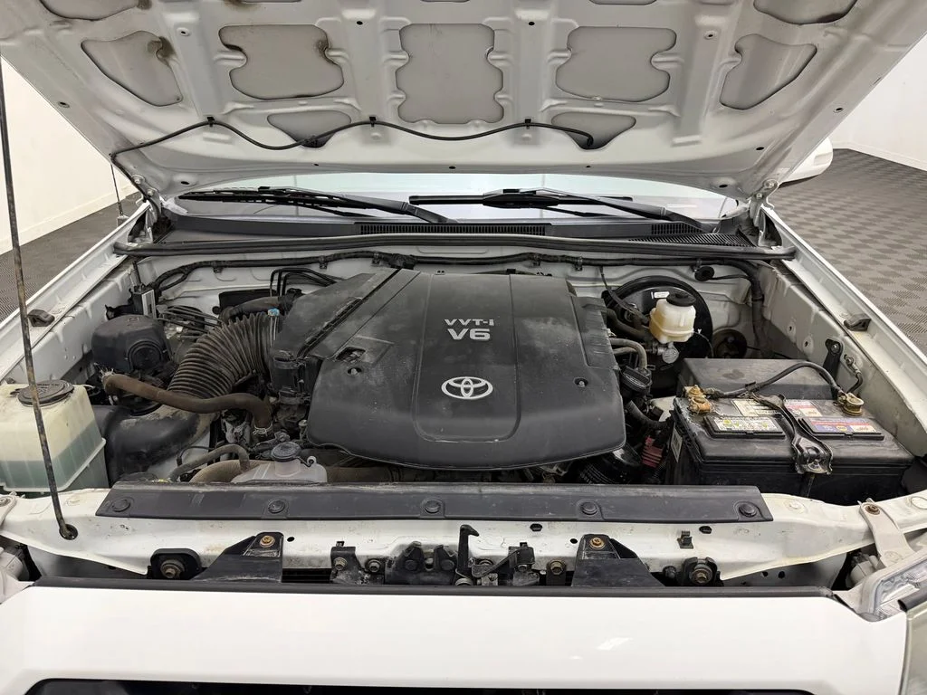 Used 2014 Super White Toyota Base V6 (A5) image 31